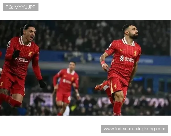 利物浦中场穿插频繁，撕裂对方防线，制造失误！