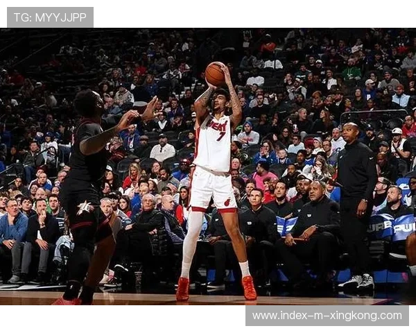 热火团队篮板拼抢获得更多进攻机会 热火团队篮板拼抢获得更多进攻机会