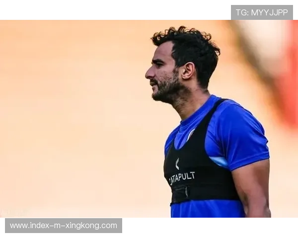 赛后数据分析报告帮助教练调整战术方案见长，教练对他们在最后一场比赛中的表现不满意